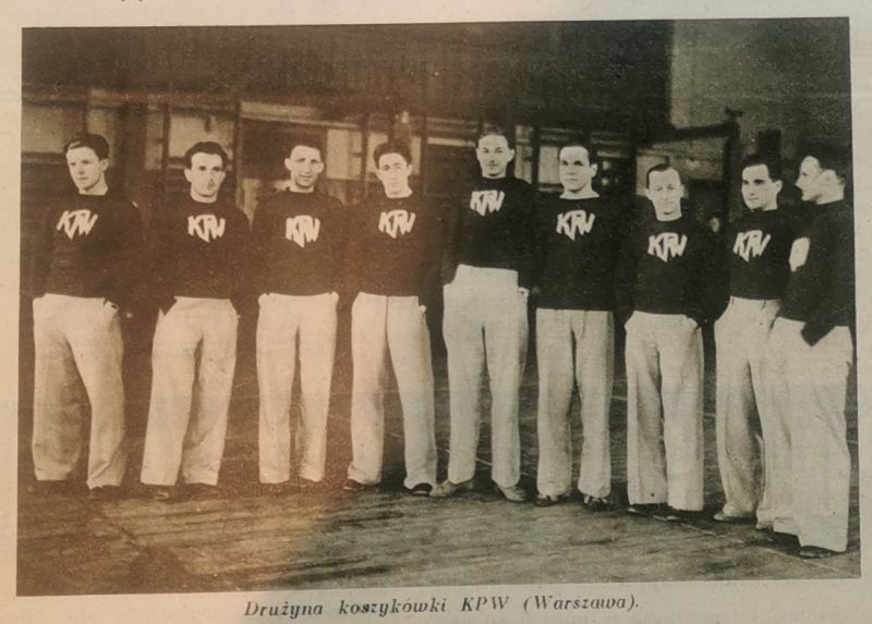 Plik:KPW Orzeł koszykarze 1937.jpg