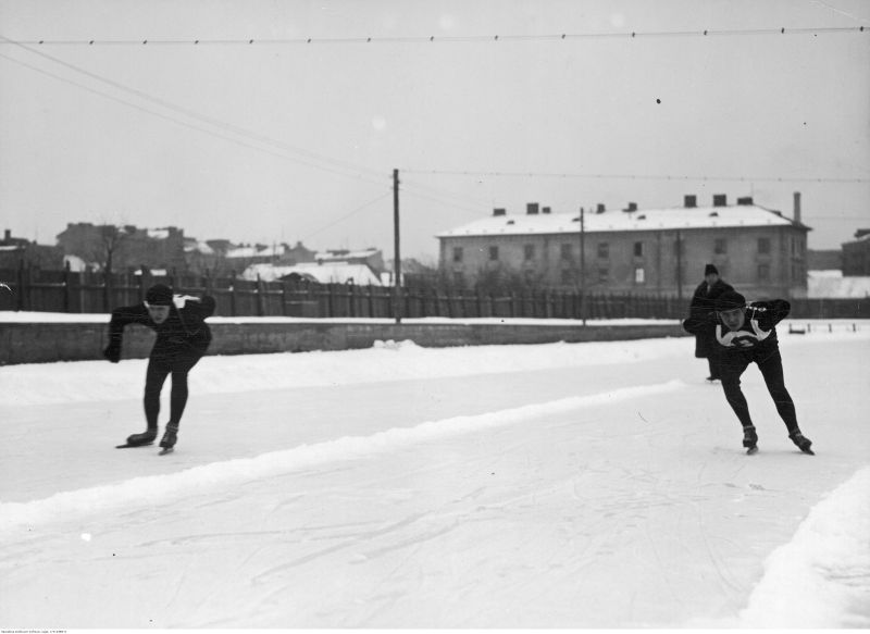 Plik:Dębowski, Kowalski 1935-fot.NAC.jpg