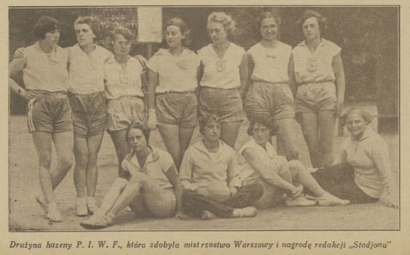 Plik:Mistrzynie Warszawy - drużyna PIWF.jpg