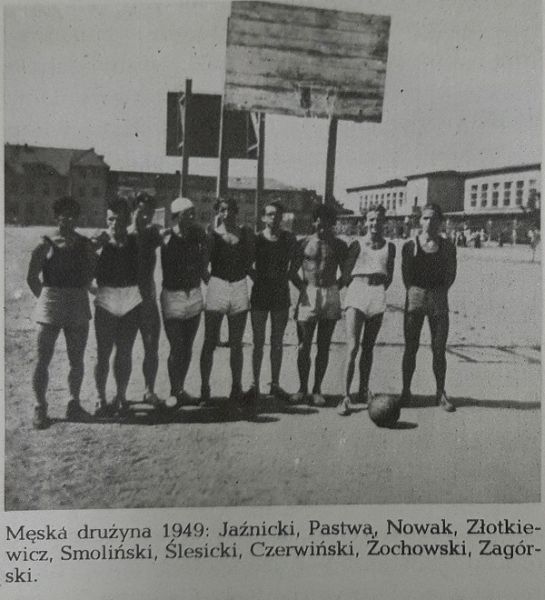 Plik:Koszykarze 1949.jpg